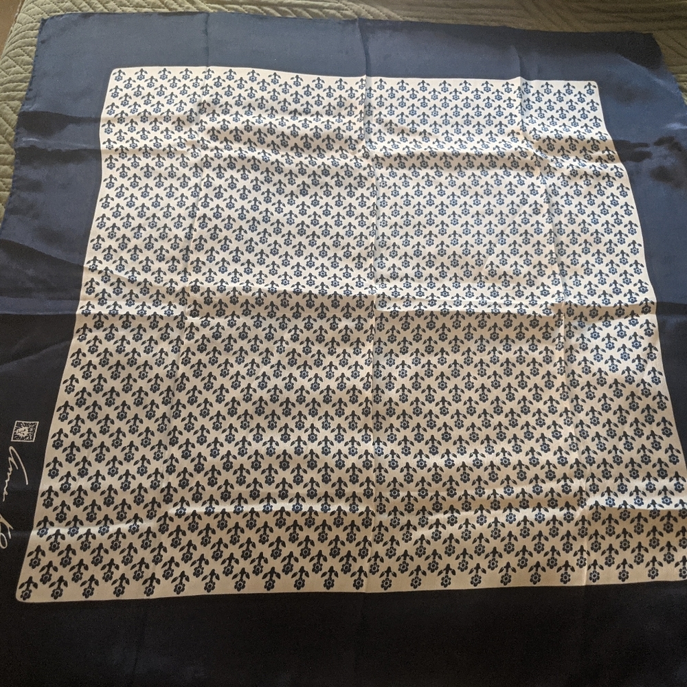 Vintage Anne Klein Navy and Cream Scarf.